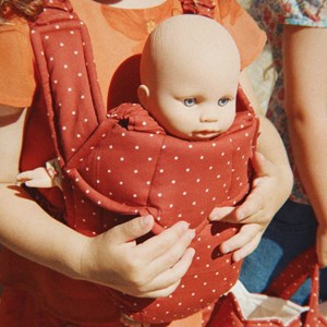 Porte-bébé pour poupée fraise à pois