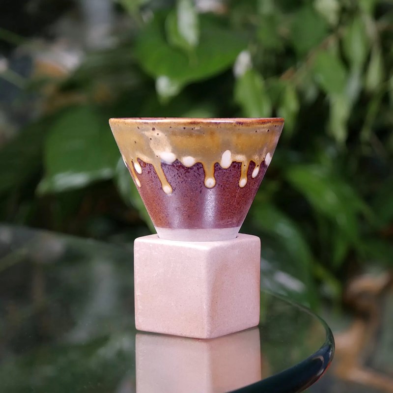 Tasse à café -thé en grès avec soucoupe conic cubic crème