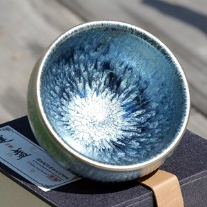 Tasse à thé tenmoku floral