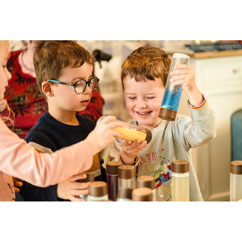 Bouteille sensorielle pailletée rouge