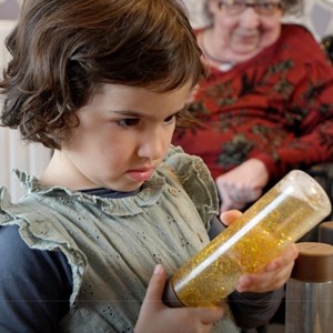 Bouteille sensorielle doré