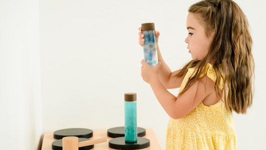 Bouteille sensorielle pailletée verte