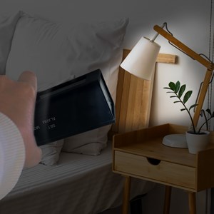 Radio reveil fm torche led temperature date jour snooze soft touch