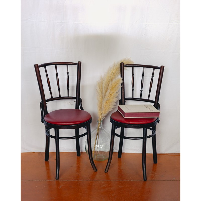 Debongout - Paire de chaises bistro en bois n°1126