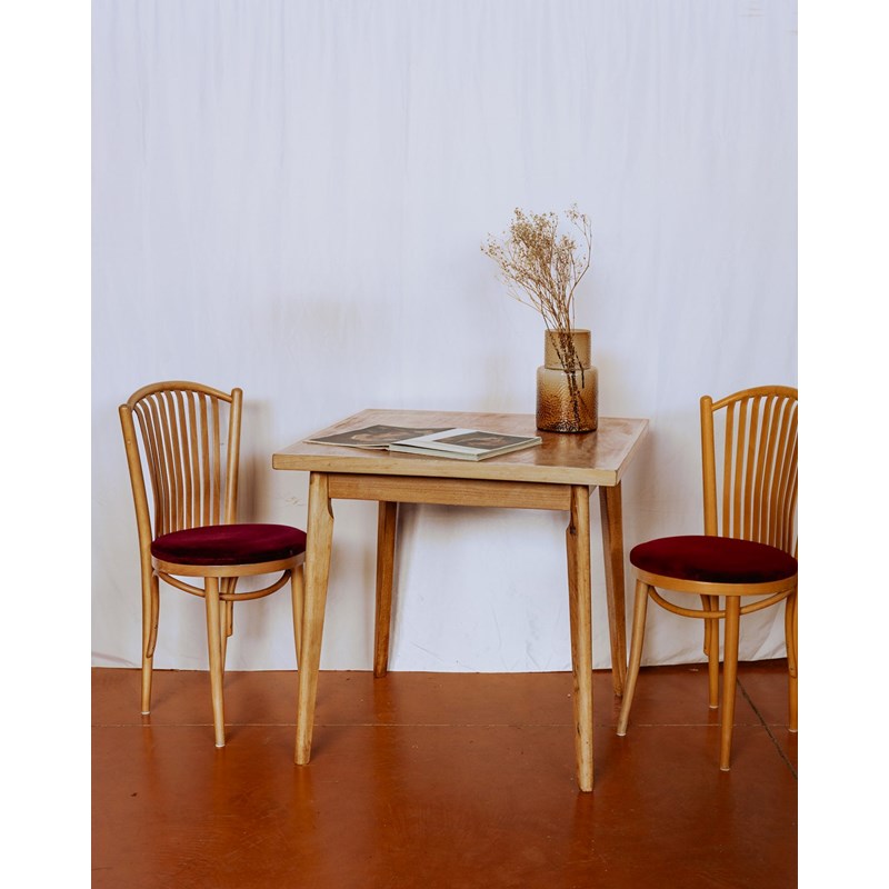 Debongout - Table à manger carré en bois clair n°1135