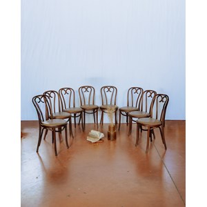 Chaise en similicuir marron et bois n°1112