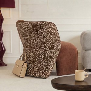 Fauteuil tissu terracotta et léopard