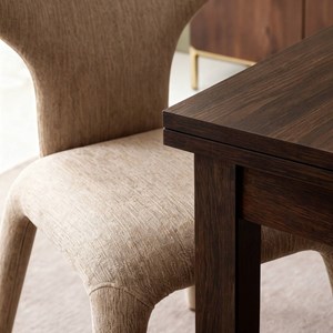 Chaise en tissu écru