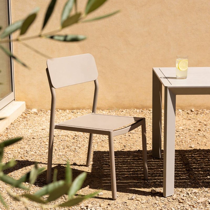 Chaise de jardin taupe