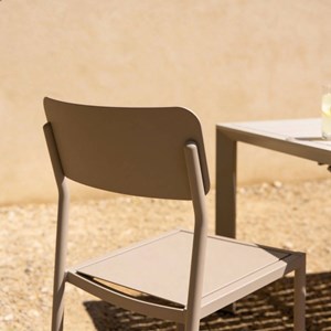 Chaise de jardin taupe