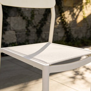 Chaise de jardin blanche