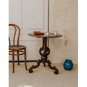 Alfred, le guéridon en bois foncé n°171