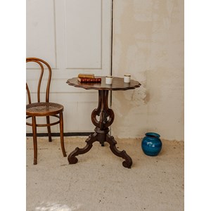 Alfred, le guéridon en bois foncé n°171