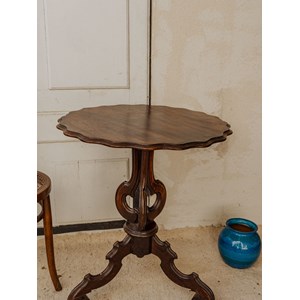 Alfred, le guéridon en bois foncé n°171