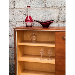 Grande vitrine en bois clair et foncé n°183