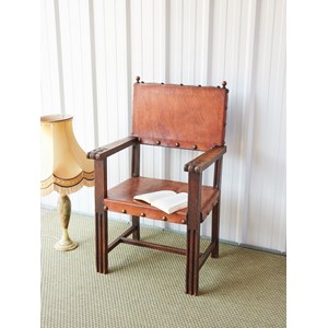 Ernest, le fauteuil en cuir clouté n°875