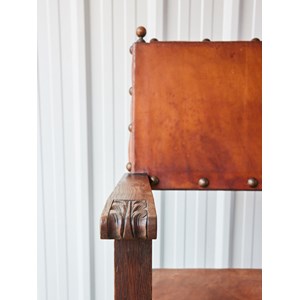 Ernest, le fauteuil en cuir clouté n°875