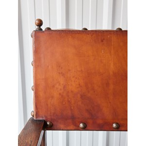 Ernest, le fauteuil en cuir clouté n°875