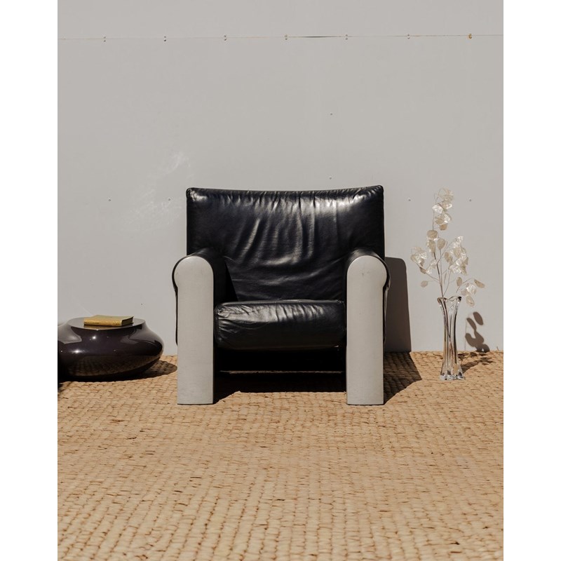 Debongout - Fauteuil en cuir noir et chromé n°956