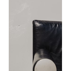 Fauteuil en cuir noir et chromé n°956