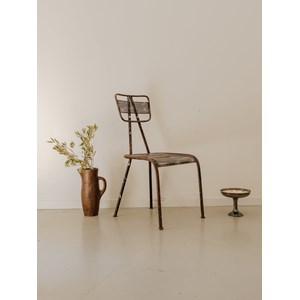 Alma, la chaise en métal perforé n°1447