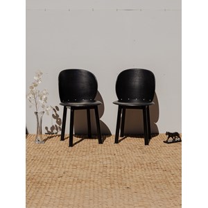 Paire de chaises en cuir noir n°1448