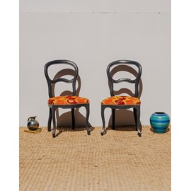 Paire de chaises en bois et motifs colorés n°1142