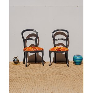 Paire de chaises en bois et motifs colorés n°1142
