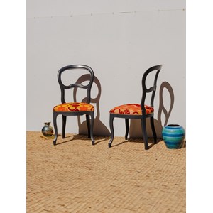 Paire de chaises en bois et motifs colorés n°1142