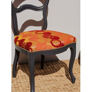 Paire de chaises en bois et motifs colorés n°1142