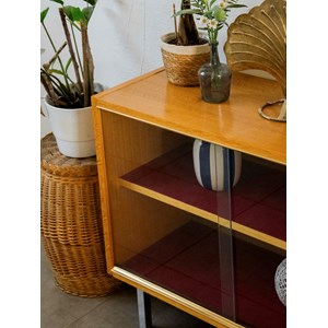Vitrine basse en bois clair n°207