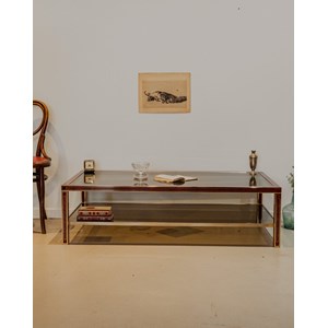 Table basse en laiton doré et verre fumé n°924