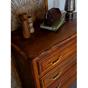 Garance, la commode en bois foncé n°585