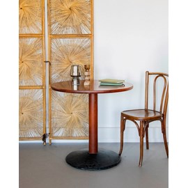 Table à manger ronde en bois foncé n°1145