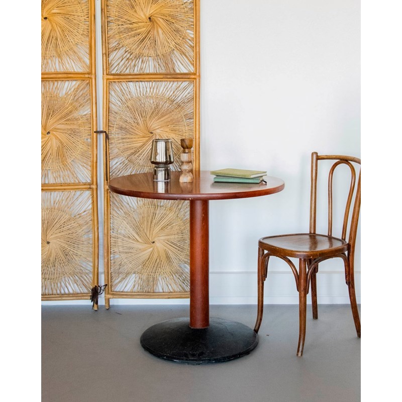 Table à manger ronde en bois foncé n°1145