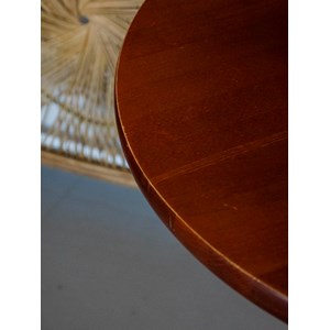 Table à manger ronde en bois foncé n°1145