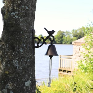Cloche de jardin de porte ancienne oiseau fonte marron 14x17cm
