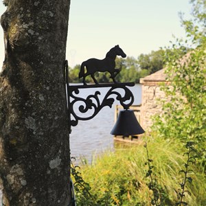 Cloche de jardin de porte ancienne cheval fonte marron 23x26cm