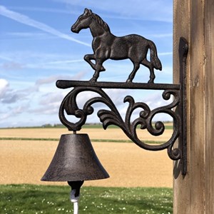Cloche de jardin de porte ancienne cheval fonte marron 23x26cm