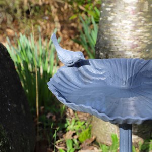 Mangeoire à oiseaux sur pied abreuvoir jardin fonte grise 50cm