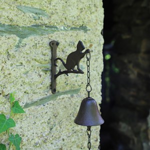 Cloche de jardin de porte ancienne chat en fonte marron 16 x 23 cm