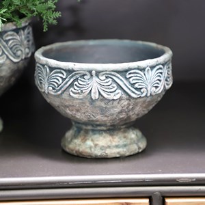 Coupe ronde sur pied en ciment vieilli bleuté ø.20,5 x ht.15 cm