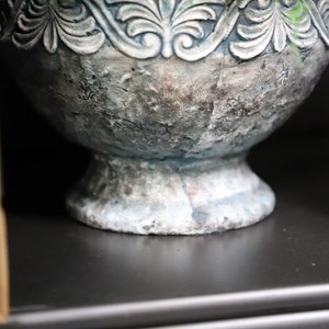 Coupe ronde sur pied en ciment vieilli bleuté ø.20,5 x ht.15 cm