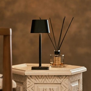 Lampe de table rechargeable noire - ava