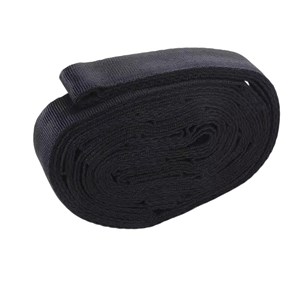 Une sangle de suspension noire pour hamac chaise