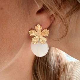 Boucles d'oreilles en laiton doré à l'or fin et nacre blanche naïade