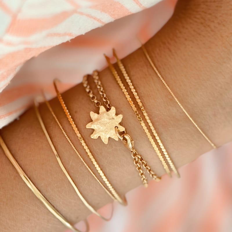 Bracelet en laiton doré à l'or fin avec pendentif soleil sol