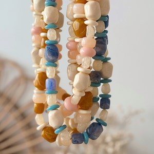 Collier en acier inoxydable doré et résine aimée pêche rosé Peche