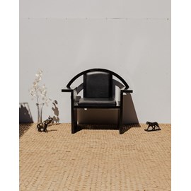 Fauteuil en bois et cuir noir n°967