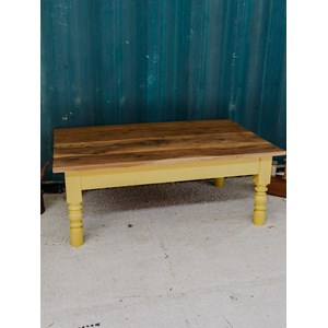 Table basse en noyer et jaune n°891